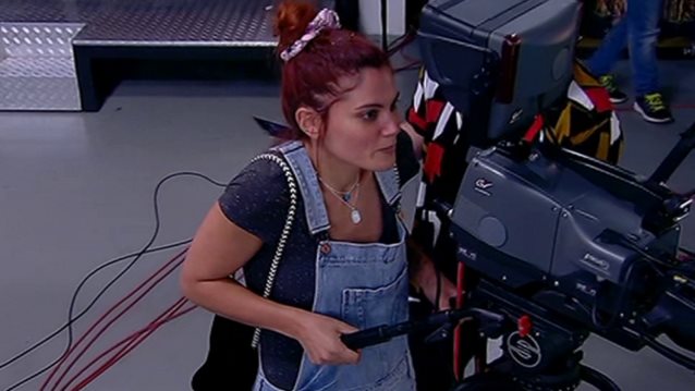 Μαίρη Συνατσάκη: Η νέα σπαρταριστή εισβολή! Εμφανίστηκε ως camera woman στο «Καλό Μεσημεράκι»