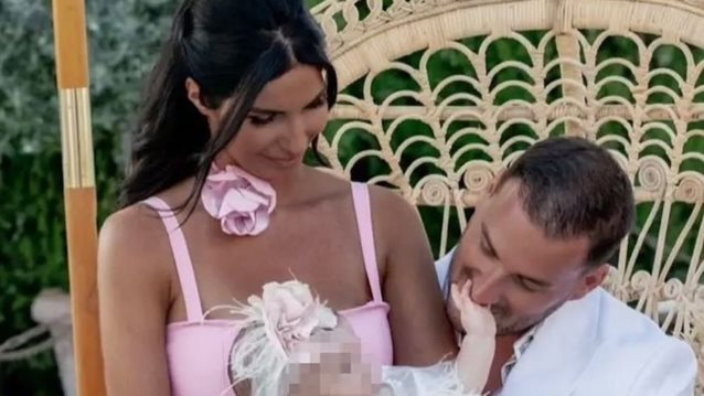 Σοφία Αλατζά &amp; Μάνος Χατζάκης βάφτισαν την κόρη τους! Φωτογραφίες