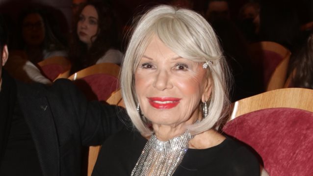 Πριν 70 χρόνια, η Ρίκα Διαλυνά μαγεύει τα Μις Υφήλιος φορώντας δώρο της Σοφίας Βέμπο!