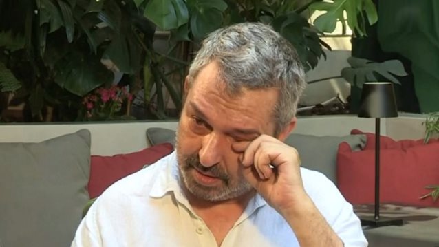 Λύγισε ο Χρήστος Χατζηπαναγιώτης μιλώντας για τους γονείς του: "Αν ζούσαν θα ήθελα να τους αγκαλιάσω, να τους έχω"