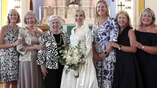 Ένα νυφικό, οκτώ νύφες! Εδώ και 72 χρόνια οι γυναίκες της οικογένειας μοιράζονται το ίδιο φόρεμα
