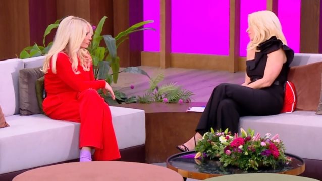 Ελένη Μενεγάκη &amp; Μαρία Μπακοδήμου συζήτησαν on air για τον Άγγελο Λάτσιο: &quot;Έχεις πάρα πολύ καλό παιδί&quot;