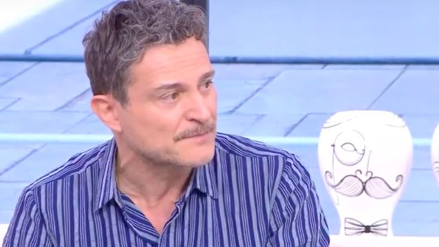 Γιώργος Καραμίχος: &quot;Βλέπω μια διαφήμιση της έλλειψης αξιοπρέπειας - Οι άνθρωποι που διαφημίζουν τα παντελόνια τους, δεν φορούν&quot;