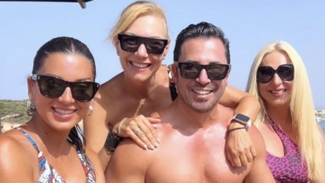 &quot;Happy Day&quot; reunion στην Πάρο | Δείτε τις αναρτήσεις του Γιώργου Σατσίδη