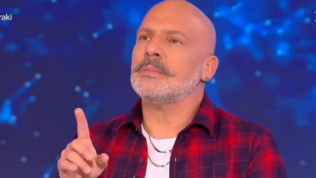Ο Νίκος Μουτσινάς δίνει "πληρωμένη" απάντηση στα δημοσιεύματα για τα χαμηλά νούμερα