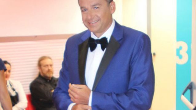 Γιώργος Λιάγκας: Τα σκληρά σχόλια για το δημόσιο φιλί της Μουτάφη στο σύντροφο της