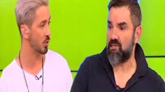 Νίκος Γκάνος - Νάσος Γουμενίδης
: Η λογομαχία στον αέρα του NaMaSte: Video