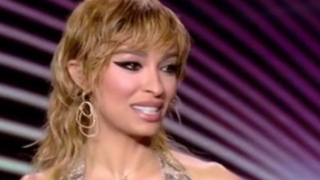 House Of  Fame | Εκκεντρική εμφάνιση για την Ελένη Φουρέιρα στο LIVE