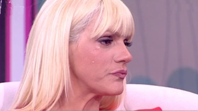 Σάσα Σταμάτη: Ξέσπασε σε κλάματα on air