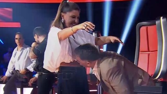 The Voice | Η απροσμενη κινηση του Μαζωνακη, η δυσλειτουργια on air &amp; τα... ακροβατικα του Μαστορα