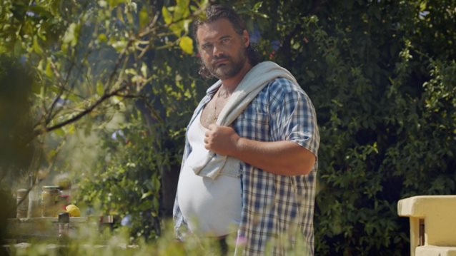 Theo Alexander | Αγνώριστος ξανά ο πρωταγωνιστής της σειράς 42°C