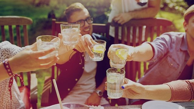 Πρέπει να τα δοκιμάσεις: Τα μόνα ποτά που αξίζει να απολαύσεις πραγματικά μετά το φαγητό