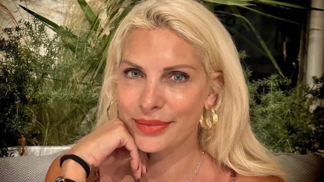 Η Ελένη Μενεγάκη μας δείχνει το νέο της look