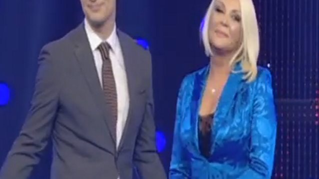 Ο Σάκης Ρουβάς Στο Bravo Ρούλα: Η έκπληξη στη Ρούλα Κορομηλά &amp; το παρασκήνιο της αναπάντεχης εμφάνισής του