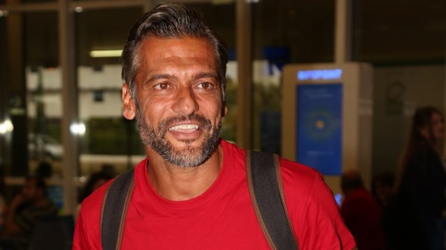 Στέλιος Κρητικός 
: Επέστρεψε στην Ελλάδα! Οι πρώτες φωτογραφίες από την άφιξη του
