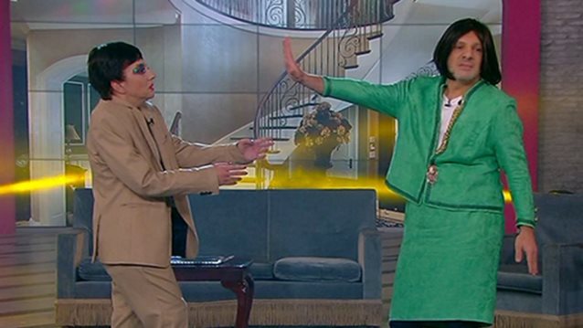 Video Of The Day: Μουτσινάς &amp; Βάνια αναβιώνουν μια από τις πιο επίκαιρες σκηνές της «Λάμψης»