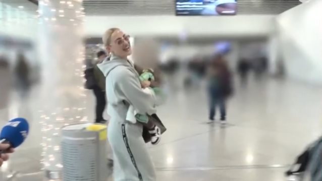 Ο σύντροφος της Ιωάννας Τούνη αγκαλιά με τον μικρό Πάρη (Βίντεο) - "Δεν θα είναι χαρούμενος ο Αλεξάνδρου"