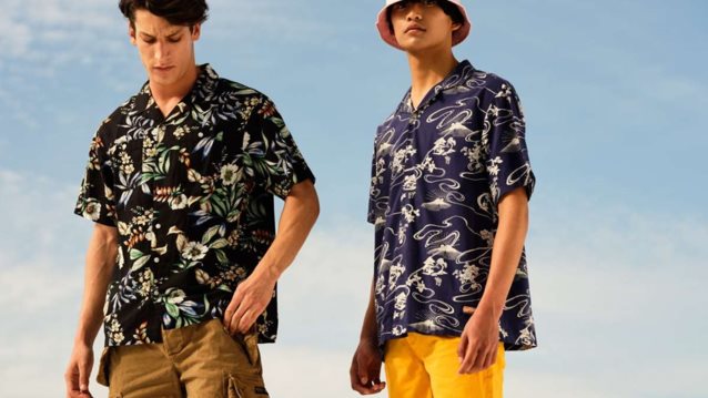 Η νέα συλλογή της Superdry με φόντο το γαλάζιο του Αττικού Ουρανού