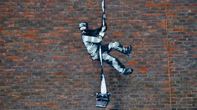 Banksy | Αποκάλυψε βίντεο με σκηνές από τη δημιουργία του πρόσφατου έργου του