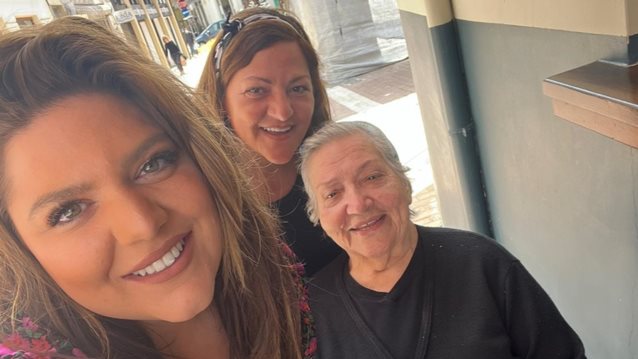 Η Δανάη Μπάρκα εύχεται στην γιαγιά της και μάς κάνει να λιώσουμε | Δείτε την ανάρτησή της