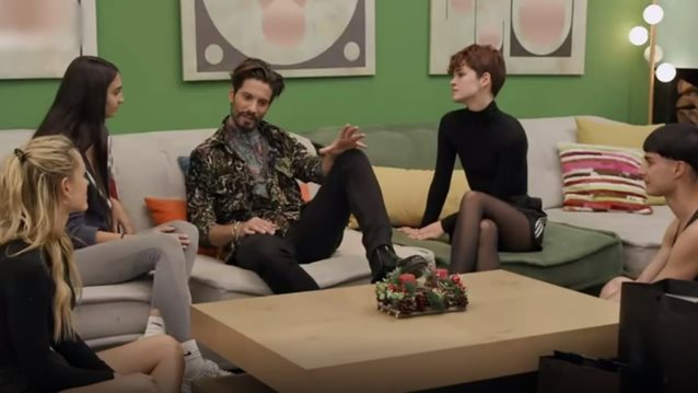 GNTM Ημιτελικός | Ο Γιώργος Καράβας έφερε τα Χριστούγεννα στη βίλα