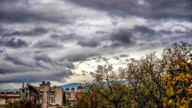 Καιρός: Νέα άνοδος της θερμοκρασίας, αλλά με συννεφιά και βροχές την Κυριακή