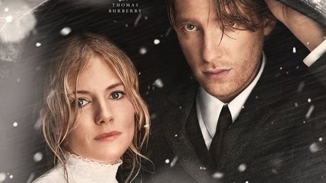 Sienna Miller - Lily James : Μαζί στο νέο χριστουγεννιάτικο film του Burberry