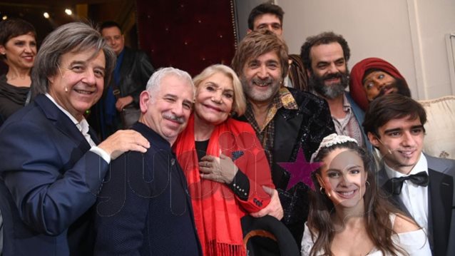Διάσημες Εμφανίσεις: Ποιοι celebrities βρέθηκαν στην επίσημη πρεμιέρα του Λάκη Λαζόπουλου;