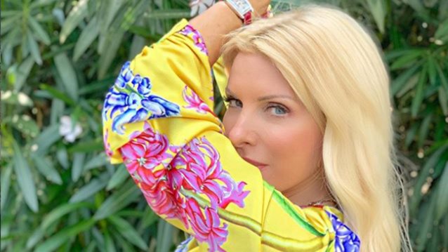 Ελένη Μενεγάκη: Έτσι πέρασε το πρωί της Κυριακής! Δείτε την στην παραλία μόνο με το μαγιό της