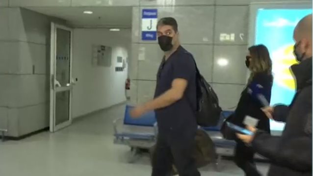 Εκτός εαυτού ο Μπισμπίκης με δημοσιογράφους: "Να εξαφανιστείτε, δεν μπορείτε;"