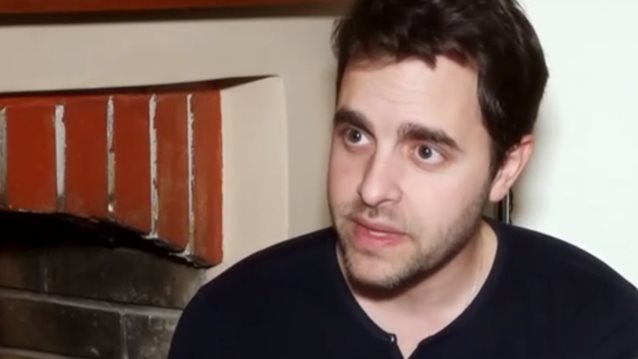 Λάζος Μαντικός: &quot;Μας έβαζε να του κάνουμε μασάζ στις πατούσες, ευτυχώς δεν προχώρησε σε κάτι πιο πονηρό&quot;