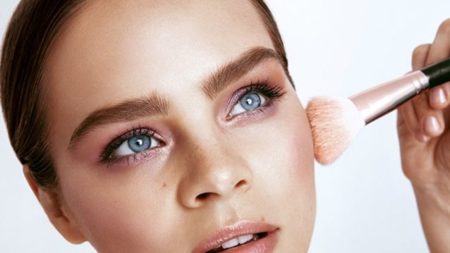 Αυτό είναι το καλύτερο ανάλαφρο foundation για πλήρη κάλυψη