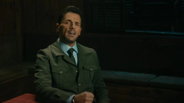 Δεν γίνεται να δεις το νέο music video του Νίκου Βέρτη και να μη συγκινηθείς!