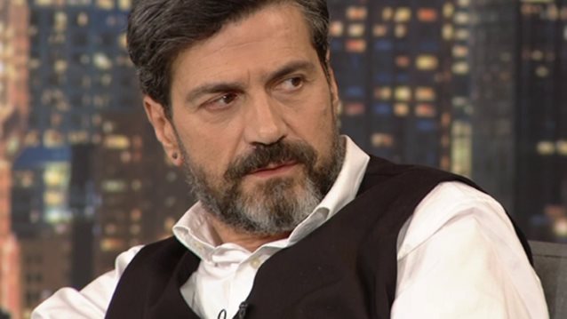 Κώστας Φαλελάκης
: Η αποκάλυψη για τη μητέρα του: «Ήταν ψυχασθενής, μπαινόβγαινε στα ψυχιατρεία. Η αδελφή μου ακολούθησε τον δρόμο της»