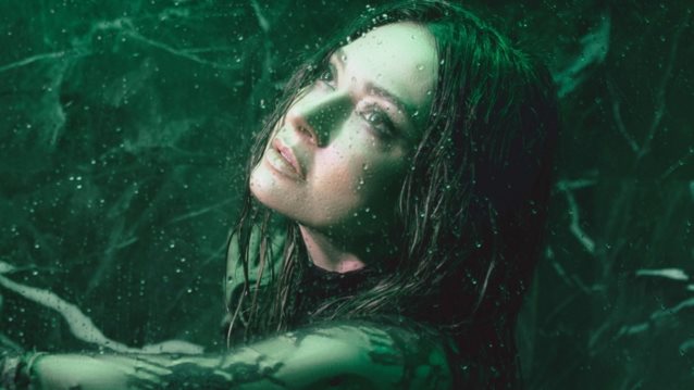 Η Απστολία Ζώη επιστρέφει με νέο single