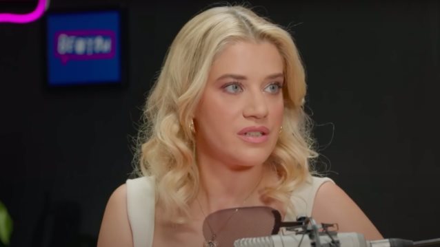 Τζένη Θεωνά: "Κάποια στιγμή το βάρος έπεσε στη μεγάλη μου αδερφή, το οποίο δεν αναλογεί σε ένα παιδί"