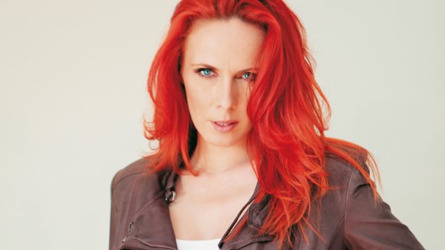 Εβελίνα Παπούλια: Αποχαιρετά την κόρη της στο αεροδρόμιο: Video