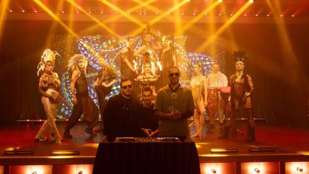 Η Shaya σκηνοθετεί και πρωταγωνιστεί σε ένα πρωτοποριακό show Χολυγουντιανών προδιαγραφών!