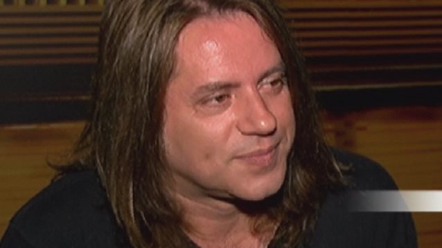 Δημήτρης Κοργιαλάς: Μιλάει για τη Φωτεινή Ψυχίδου και τη ζωή με τον νεογέννητο γιο τους: «Πάω κάθε μέρα στην Καλαμάτα μόνο για να τους δω»