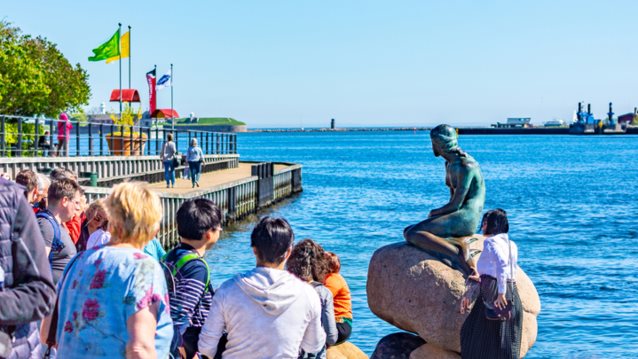 Βανδάλισαν ξανά τη "μικρή γοργόνα": Η ιστορία των 107 χρόνων του αγάλματος της Κοπεγχάγης