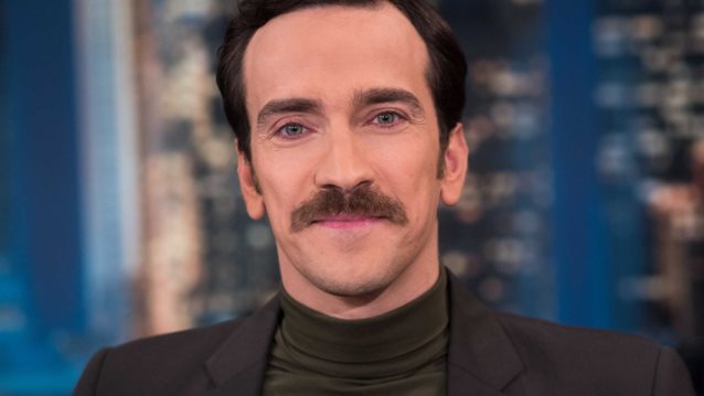 Δημήτρης Σαμόλης

: Ο γυναικολόγος από τις «Άγριες Μέλισσες» μιλά για όλα! Η νομική, οι κρίσεις πανικού &amp; η μετάβαση στη σκηνή