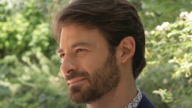 Θάνος Λέκκας: &quot;Το gay φιλί είναι αστείο να το συζητάμε - Κανέναν δεν αφορά επί της ουσίας τι κάνει ο άλλος στο κρεβάτι του. Αν δεν είναι ο ίδιος, δεν μπορώ να αντιληφθώ πως μπορεί να αφορά κάποιον&quot;