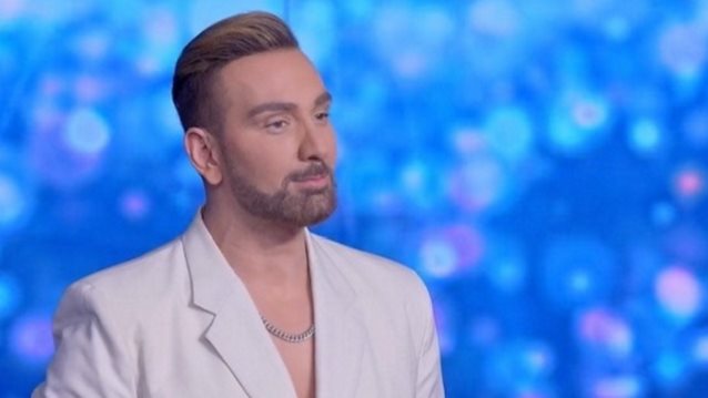 Η διαφορετική έναρξη του "J2US": "Μουδιασμένη βραδιά, μας έχει επηρεάσει όλους αυτό που συνέβη στον Δημήτρη Κόκοτα"