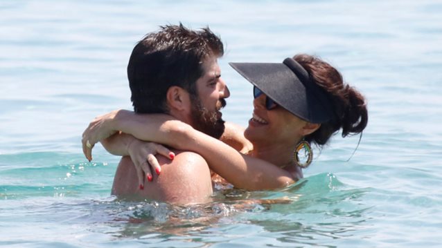 Σίσσυ Φειδά &amp; Γιώργος Ανδρίτσος: Οικογενειακές... βουτιές στη Μύκονο! Όλες οι φωτογραφίες