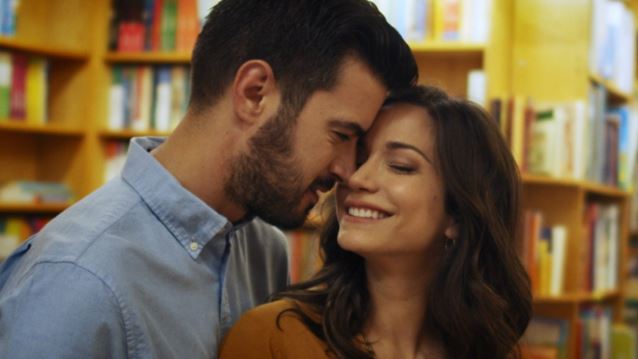 Σε αυτή τη σειρά θα δούμε τον Γιάννη Τσιμιτσέλη και την Κατερίνα Γερονικολού τη νέα σεζόν