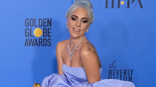 Lady Gaga: Πιο εντυπωσιακή από ποτέ στο κόκκινο χαλί των Χρυσών Σφαιρών
