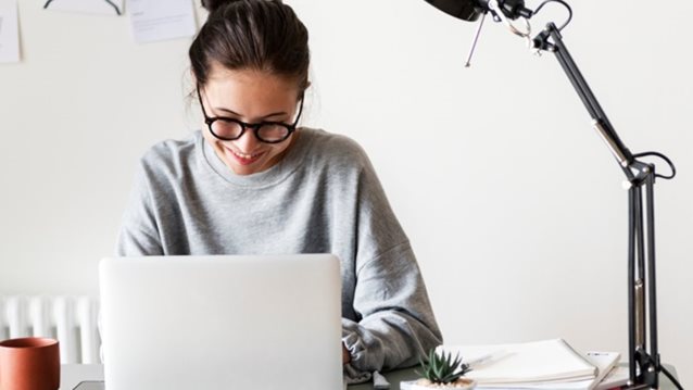 10 low budget αντικείμενα που χρειάζεσαι για την τηλεργασία