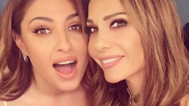 Δέσποινα Βανδή - Έλενα Παπαρίζου: Τα ξεκαρδιστικά video &amp; το κάλεσμα των θαυμαστών τους στη συναυλία της Θεσσαλονίκης