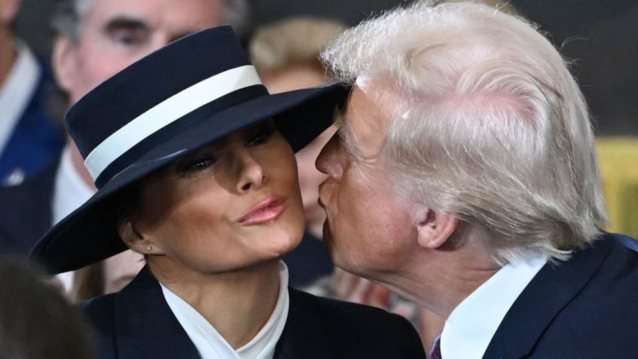 Melania Trump | Το φιλί εξ αποστάσεως στον Donald Trump ... λόγω καπέλου