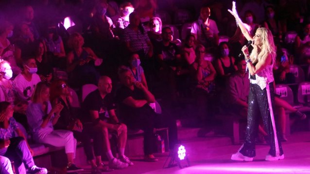 Η Άννα Βίσση έδωσε νέα συναυλία υπό τα βλέμματα των Σοφία Καρβέλα και Patricia Field